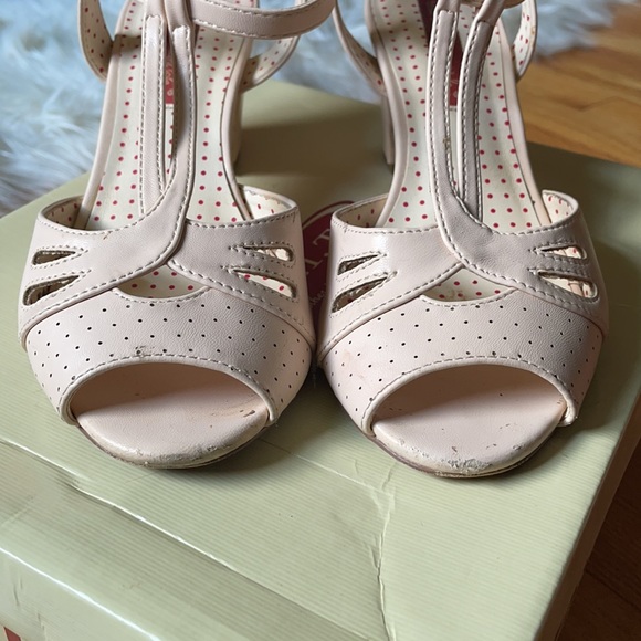 Blush BAIT Sandals - Picture 2 of 5